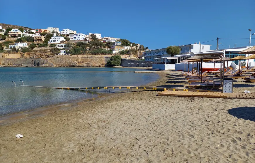 spiaggia-con-una-pedana-seatrac-per-disabili-grecia-senza-barriere